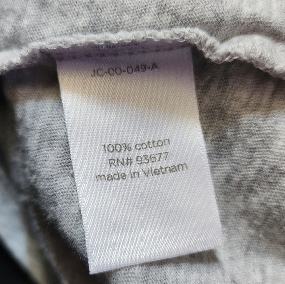 💲JCP - Light Gray V-neck Short Sleeve Shirt - (XXL) - Picture 4 of 4